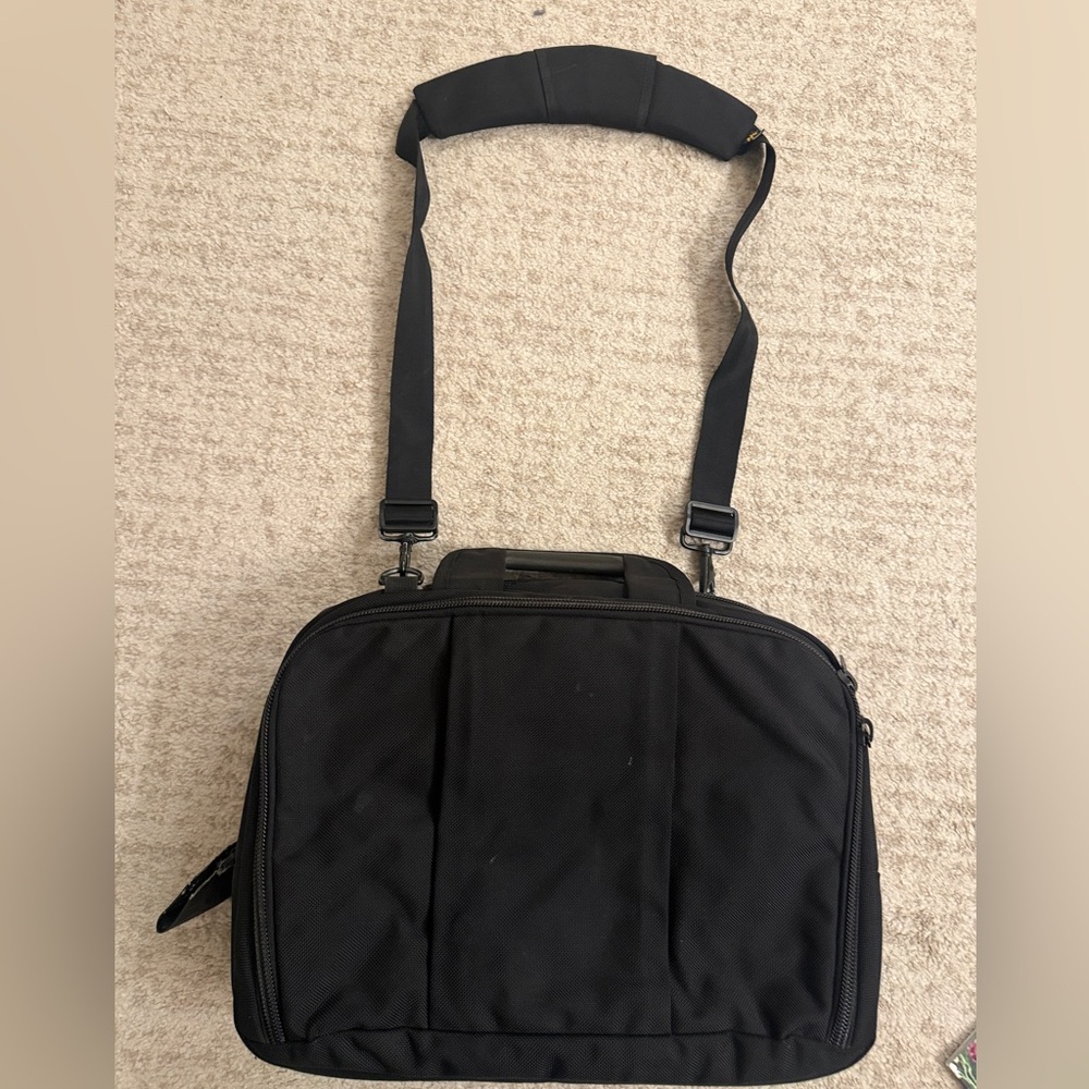 brenthaven Black Shoulder Laptop Bag with luggage strap